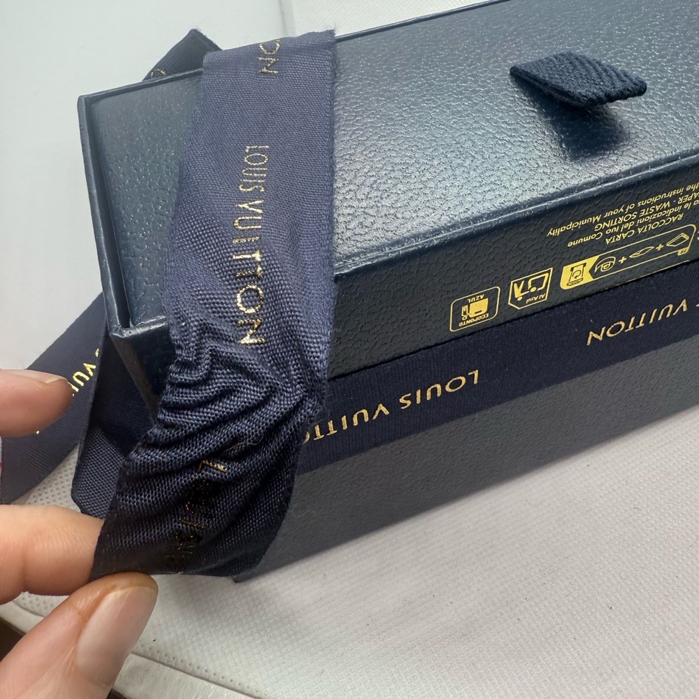 Louis Vuitton Dark Blue Box with Gold Accents - Picture 3 of 3